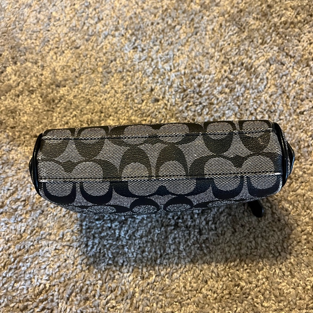 Early 2000’s Coach makeup bag or clutch - Picture 4 of 6